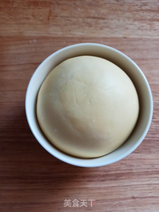 牛肉肠批萨的做法步骤：4