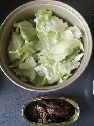 豆豉鲮鱼圆白菜  下饭菜的做法步骤：1