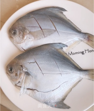 清蒸银鲳鱼的做法步骤：1
