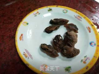 扇贝肉蚝豉粥的做法步骤：1