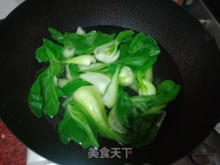 春日应季美食——虾仁青菜水晶饺的做法步骤：1