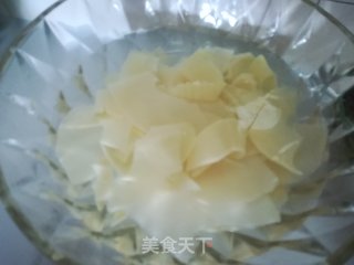 春日应季美食——虾仁青菜水晶饺的做法步骤：2