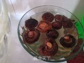春日应季美食——虾仁青菜水晶饺的做法步骤：4