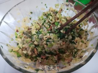 春日应季美食——虾仁青菜水晶饺的做法步骤：8