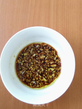 甜蒜汁拌芹菜皮蛋的做法步骤：6