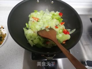 素炒莴笋的做法步骤：4