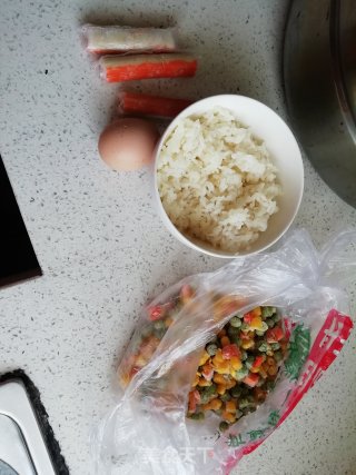 时蔬炒饭的做法步骤：1