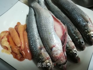肉菜——煎焖尖头鱼的做法步骤：1