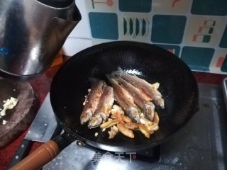 肉菜——煎焖尖头鱼的做法步骤：5