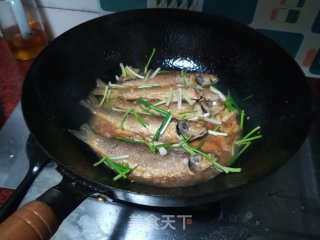 肉菜——煎焖尖头鱼的做法步骤：8