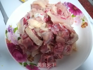 肉菜——沙姜炒鸡的做法步骤：1