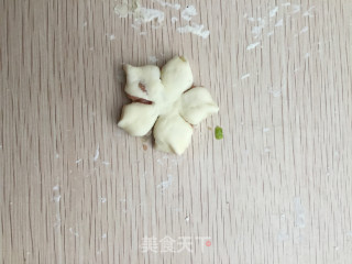 肉馅小花包的做法步骤：5