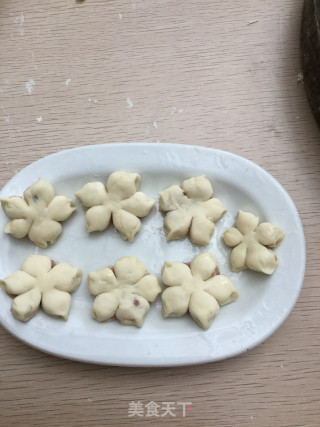 肉馅小花包的做法步骤：6
