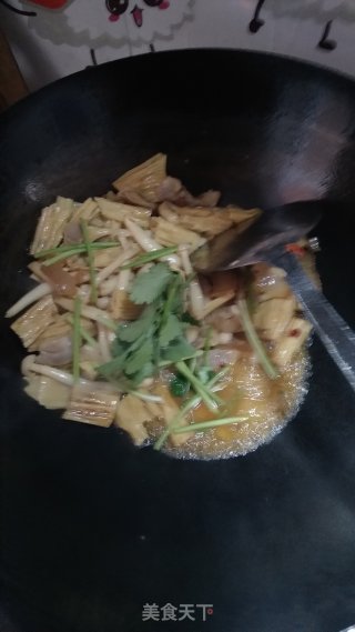 腊肉炒腐竹白玉菇的做法步骤：6