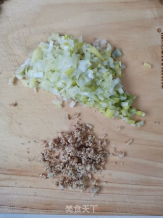 酸菜牛肉炒饭的做法步骤：1