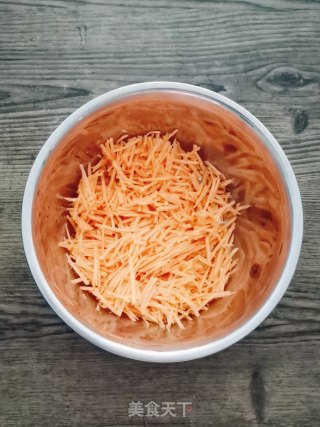 红薯丝饼的做法步骤：1