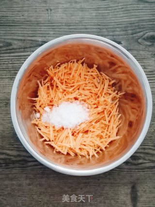 红薯丝饼的做法步骤：2