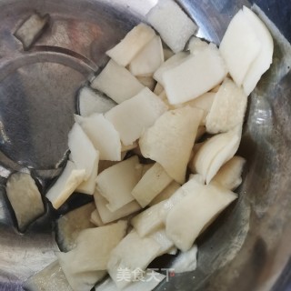 酸辣白萝卜皮的做法步骤：1