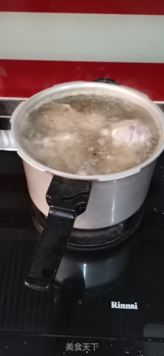 高压锅炖腿骨肉的做法步骤：3