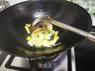 虾仁炒豆腐的做法步骤：4