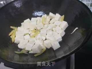 虾仁炒豆腐的做法步骤：5