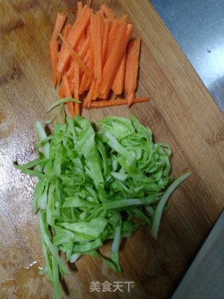 榨菜肉丝面的做法步骤：1