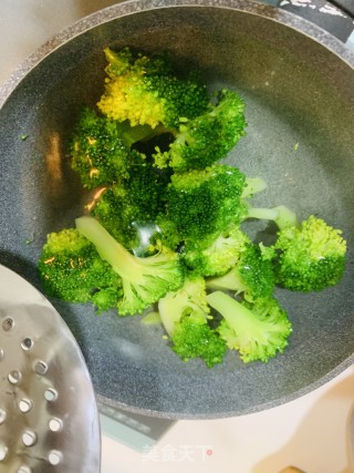 西餐煎鳕鱼的做法步骤：5