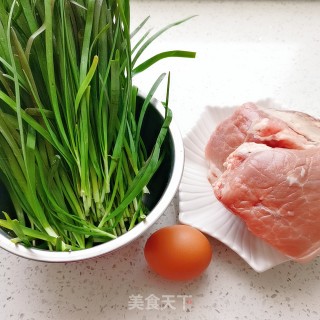 猪肉韭菜馅饺子的做法步骤：1
