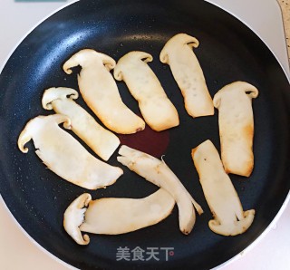 香煎松茸的做法步骤：5