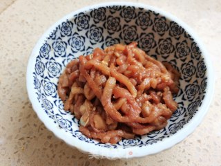 洋葱炒肉丝的做法步骤：1