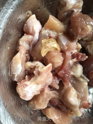 虫草花鸡肉汤的做法步骤：1