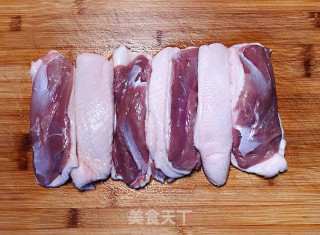 酱香鸭胸肉沙拉的做法步骤：1