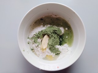 麦青黄油卷的做法步骤：2
