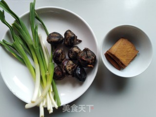 青蒜香干炒荸荠的做法步骤：1