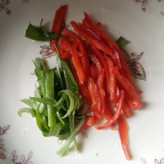 红椒炒土豆丝的做法步骤：2