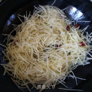 红椒炒土豆丝的做法步骤：3