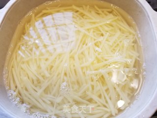 韭菜炒土豆丝的做法步骤：4