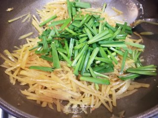 韭菜炒土豆丝的做法步骤：8