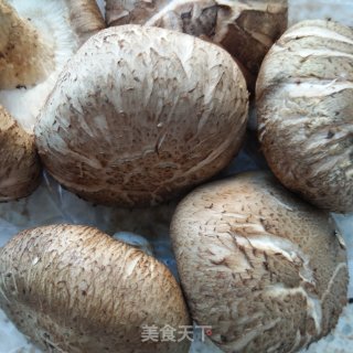 香菇粉丝鸡蛋汤的做法步骤：1