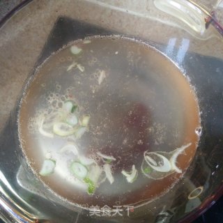香菇粉丝鸡蛋汤的做法步骤：3