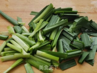 韭菜炒虾仁的做法步骤：1
