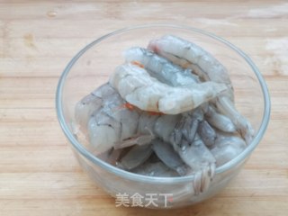 韭菜炒虾仁的做法步骤：2