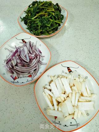 杏鲍菇炒橄榄菜的做法步骤：4