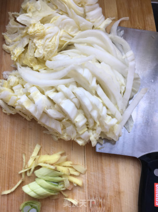 炸肉炖白菜的做法步骤：1