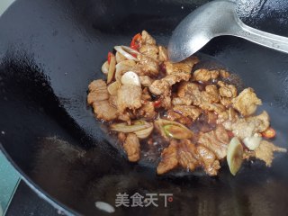 五花肉炒菜花的做法步骤：4