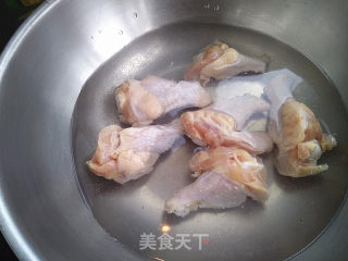 红烧鸡翅根的做法步骤：1