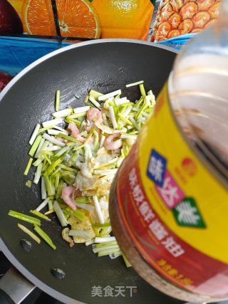 虾仁蒜黄炒鸡蛋的做法步骤：7