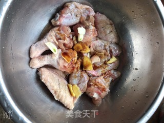 炸鸡翅的做法步骤：2