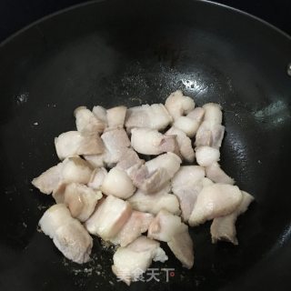 五花肉红烧笋干的做法步骤：3