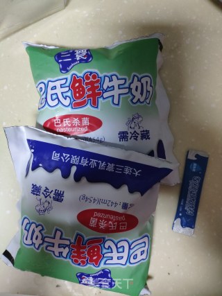 草莓酸奶的做法步骤：1